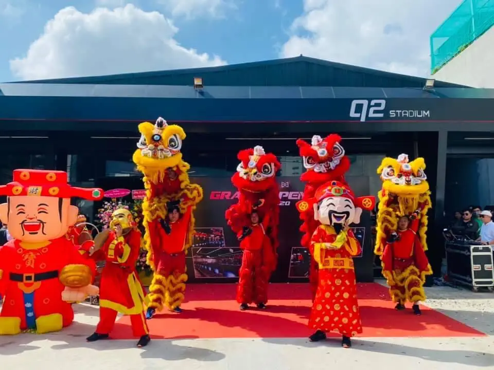 Hình ảnh múa lân trên trống lớn tạo không khí sôi động ý nghĩa múa lân khai rương